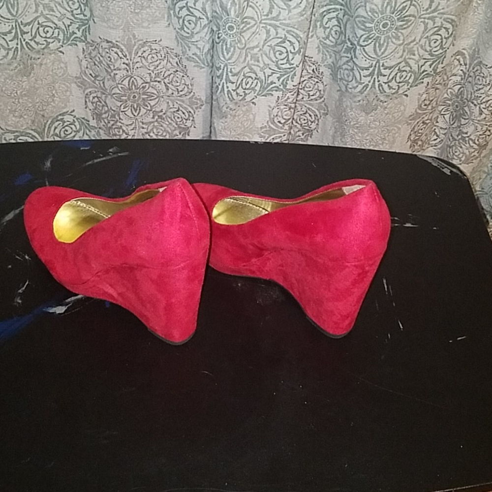 Shoes - Picture 2 of 3